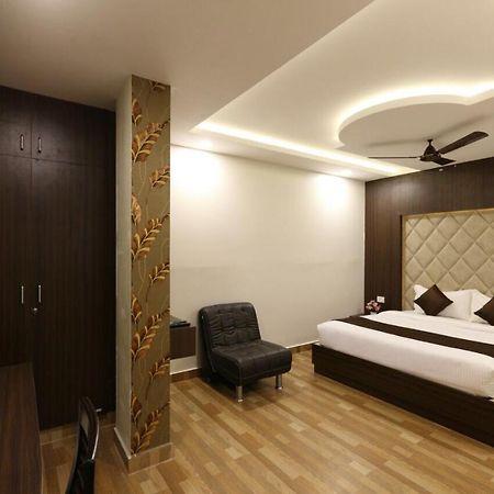 Hotel Rich Inn Madras Buitenkant foto