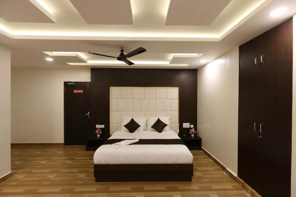 Hotel Rich Inn Madras Buitenkant foto