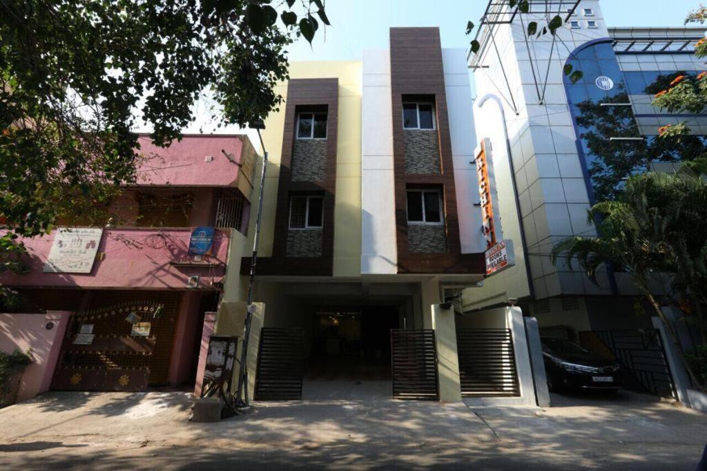 Hotel Rich Inn Madras Buitenkant foto