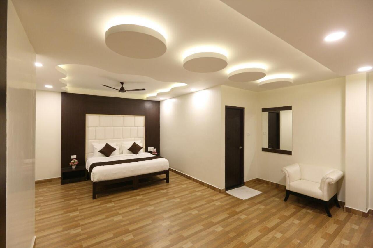 Hotel Rich Inn Madras Buitenkant foto