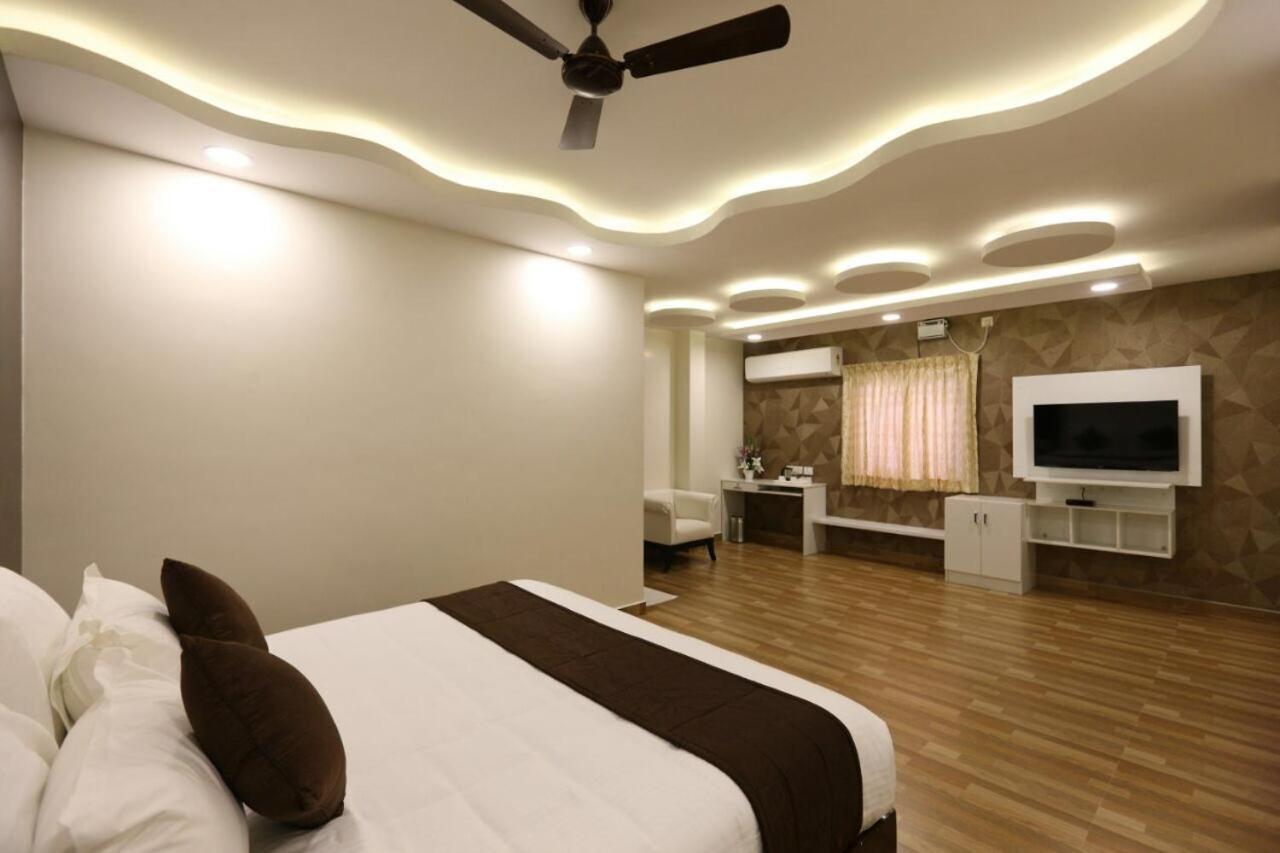 Hotel Rich Inn Madras Buitenkant foto