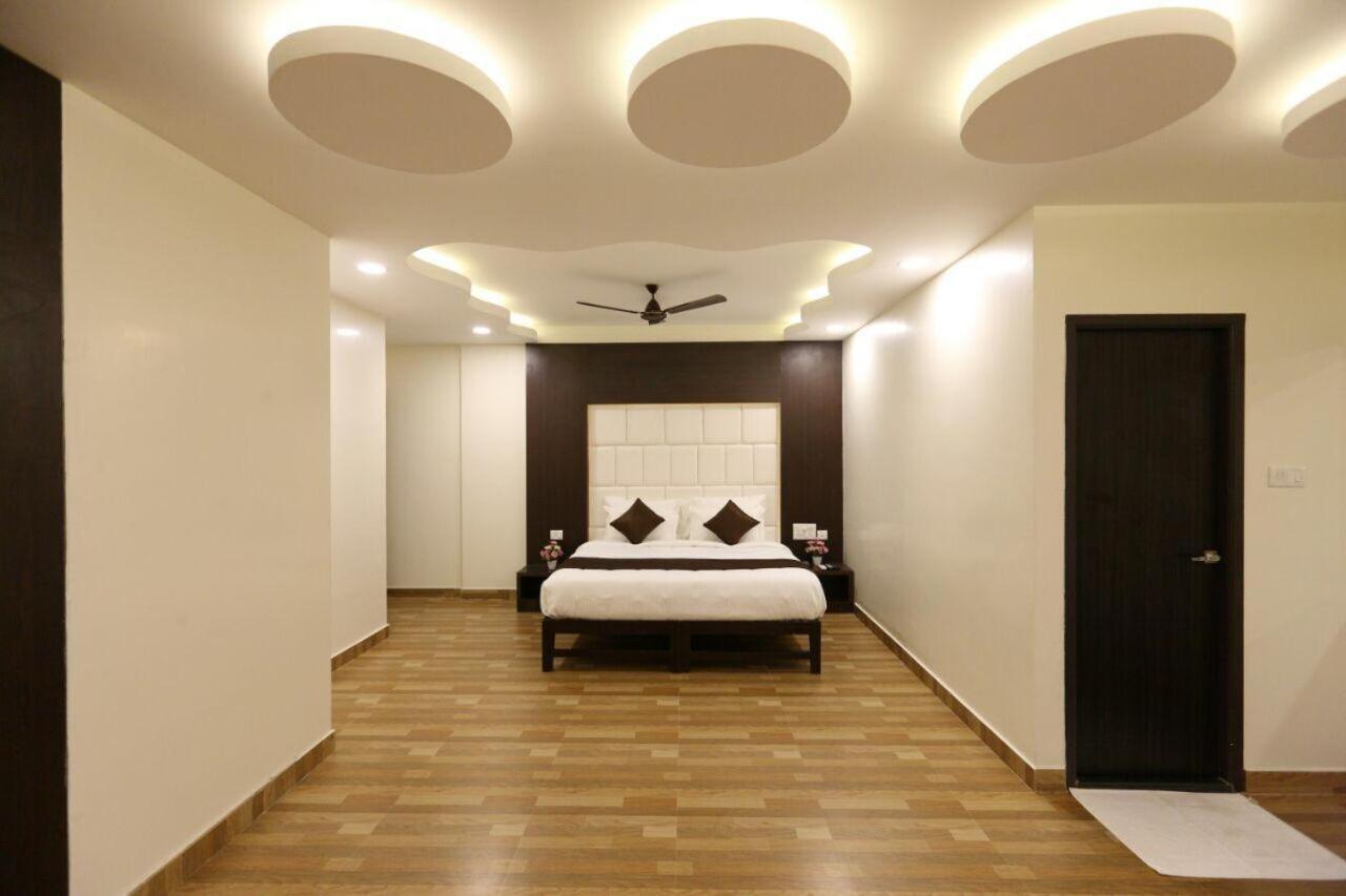Hotel Rich Inn Madras Buitenkant foto