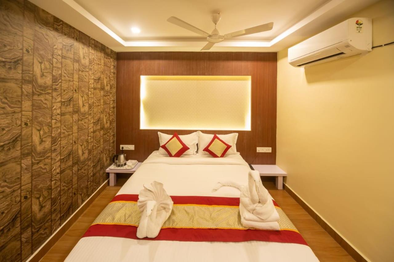 Hotel Rich Inn Madras Buitenkant foto