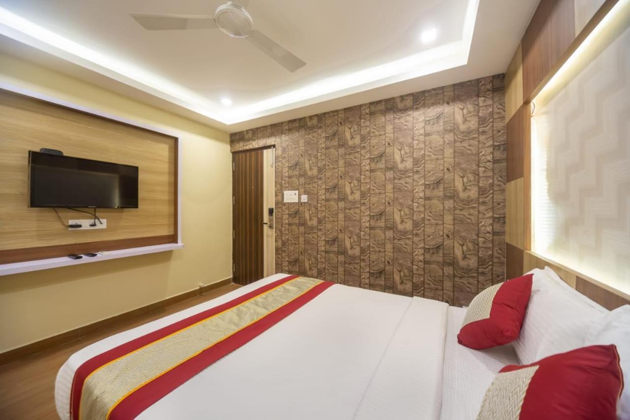 Hotel Rich Inn Madras Buitenkant foto
