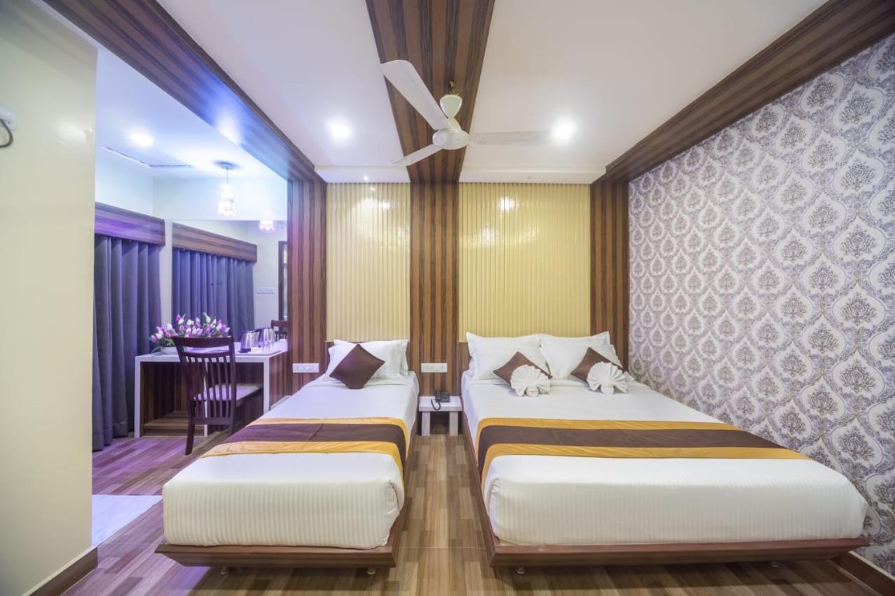Hotel Rich Inn Madras Buitenkant foto