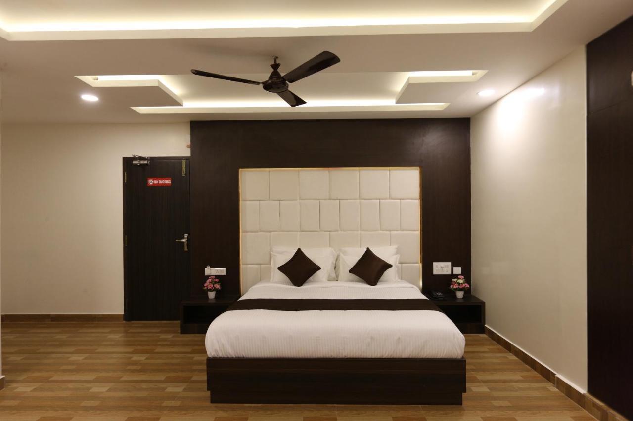 Hotel Rich Inn Madras Buitenkant foto