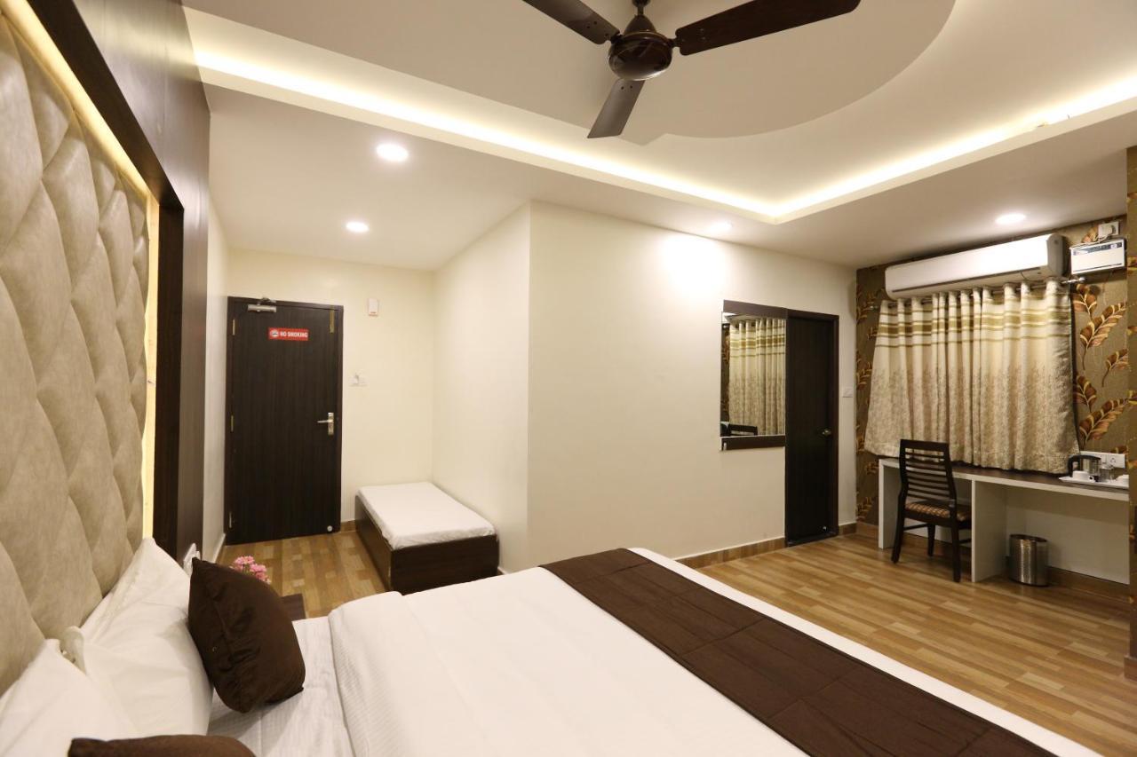 Hotel Rich Inn Madras Buitenkant foto