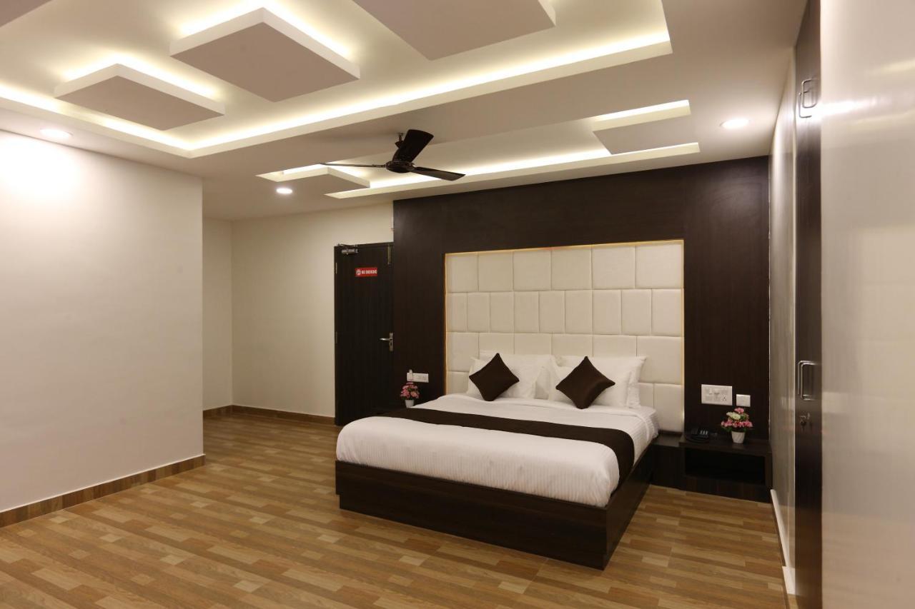 Hotel Rich Inn Madras Buitenkant foto